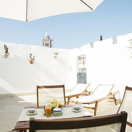 Palazzo Bianchi Domus Holidays Трани Екстериор снимка
