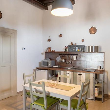 Palazzo Bianchi Domus Holidays Трани Екстериор снимка