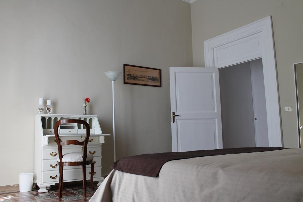 Palazzo Bianchi Domus Holidays Трани Екстериор снимка