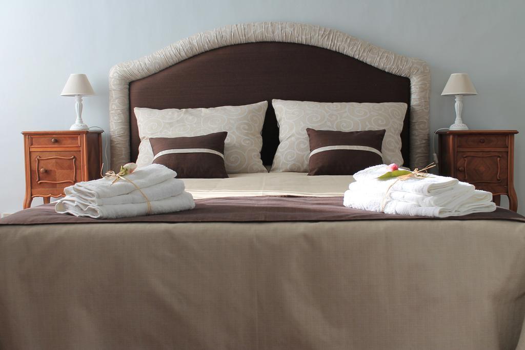 Palazzo Bianchi Domus Holidays Трани Екстериор снимка