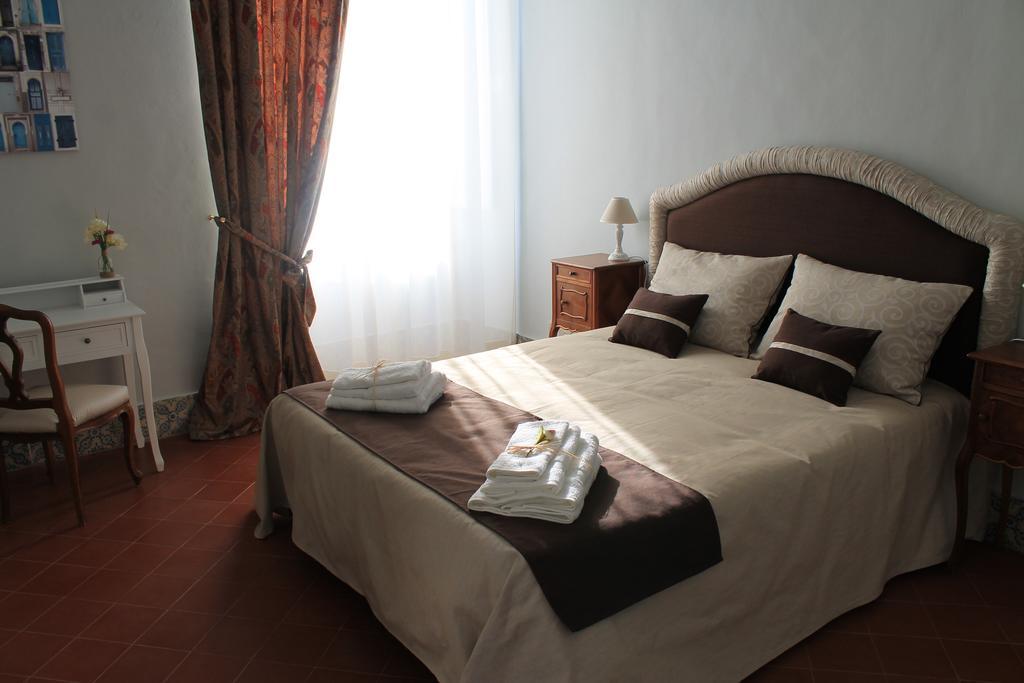 Palazzo Bianchi Domus Holidays Трани Екстериор снимка