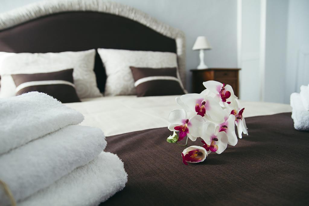 Palazzo Bianchi Domus Holidays Трани Екстериор снимка