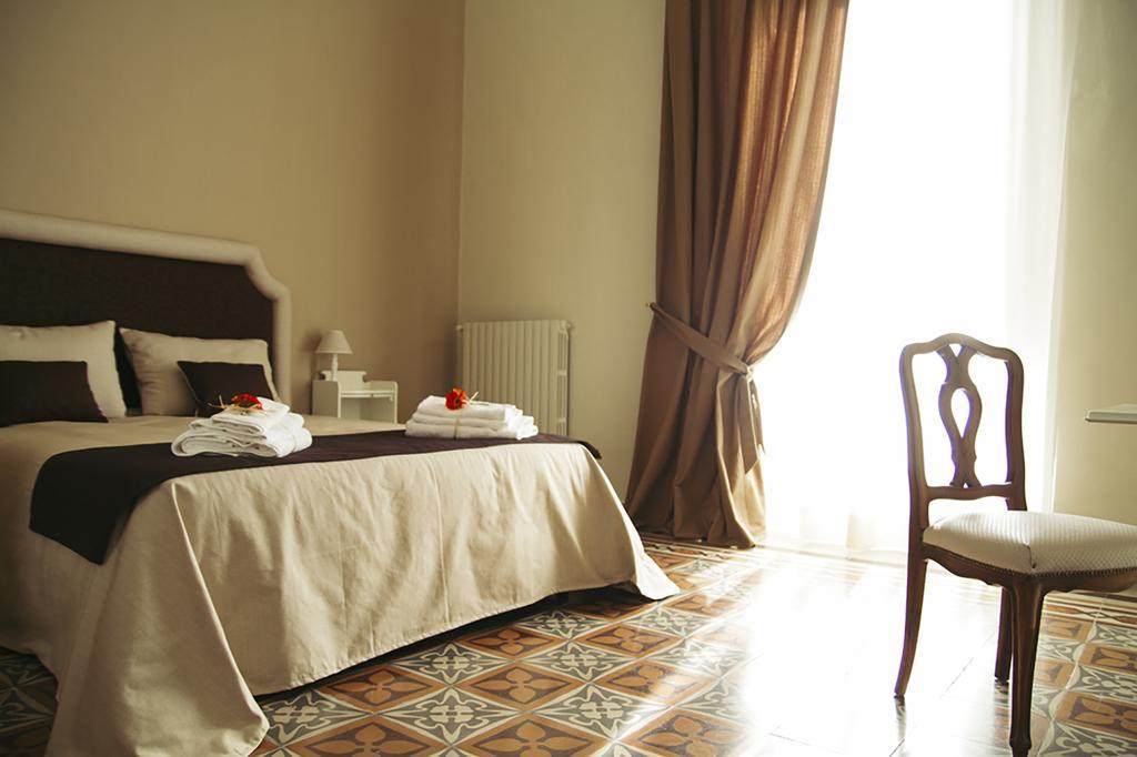 Palazzo Bianchi Domus Holidays Трани Екстериор снимка