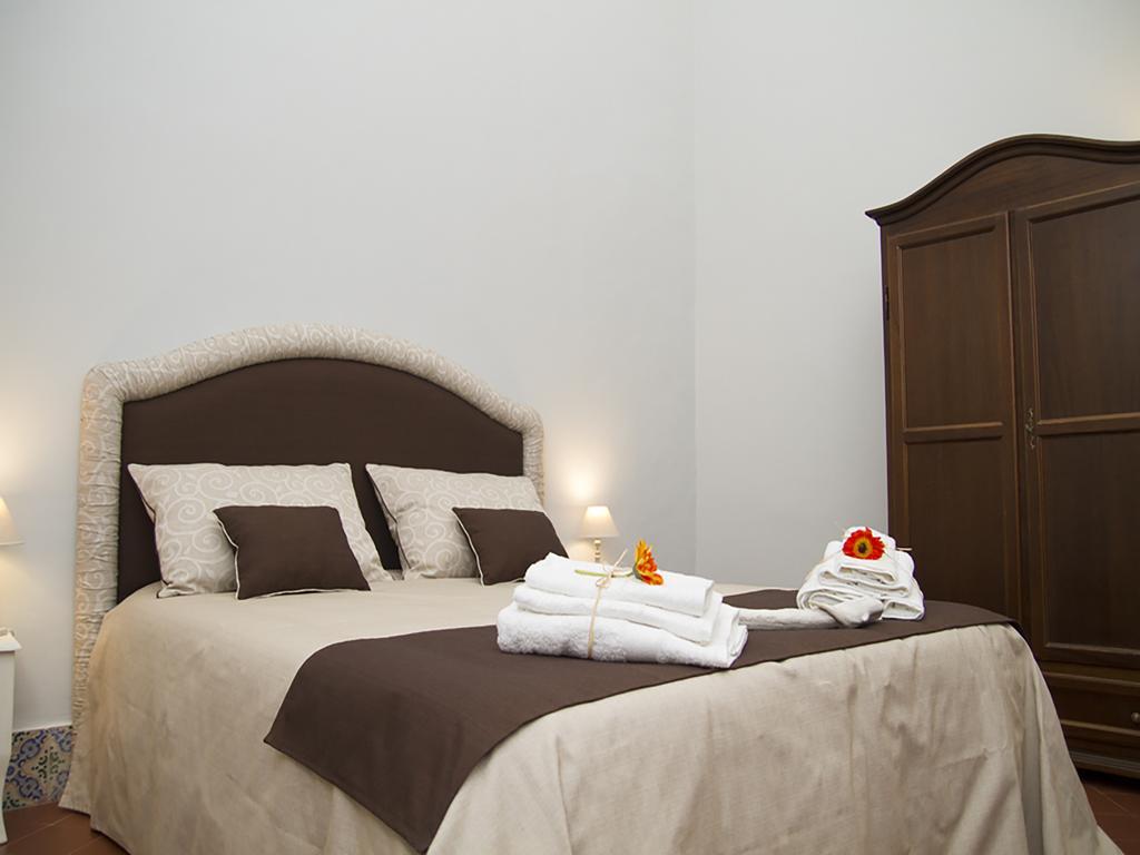 Palazzo Bianchi Domus Holidays Трани Екстериор снимка