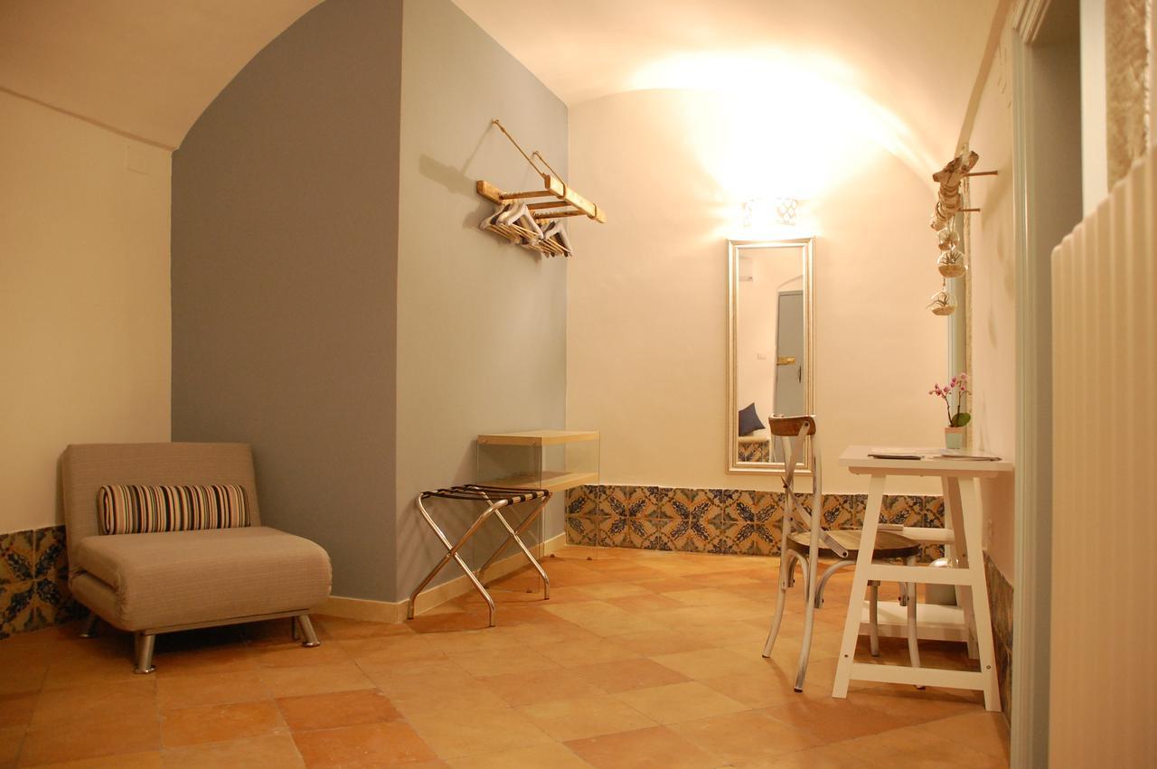 Palazzo Bianchi Domus Holidays Трани Екстериор снимка