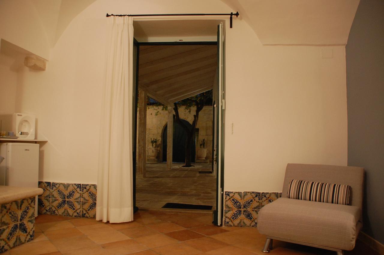 Palazzo Bianchi Domus Holidays Трани Екстериор снимка