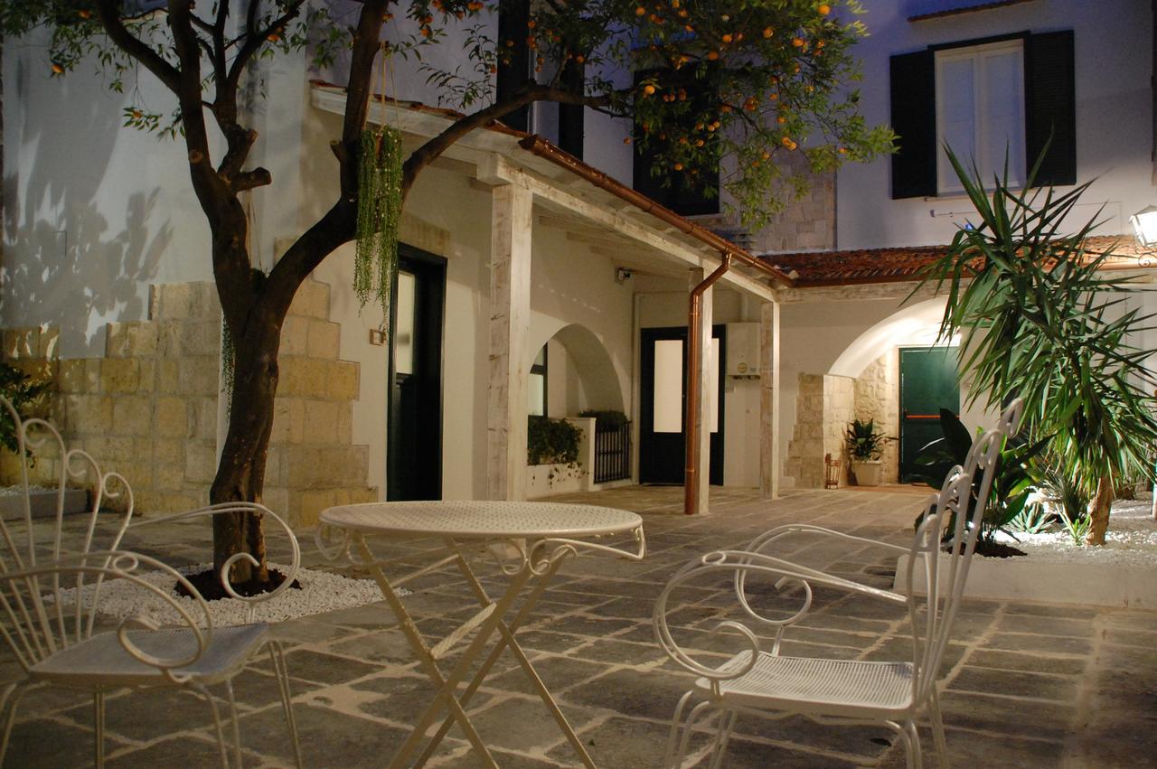 Palazzo Bianchi Domus Holidays Трани Екстериор снимка