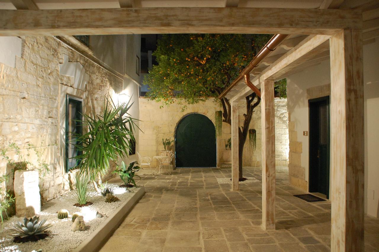 Palazzo Bianchi Domus Holidays Трани Екстериор снимка
