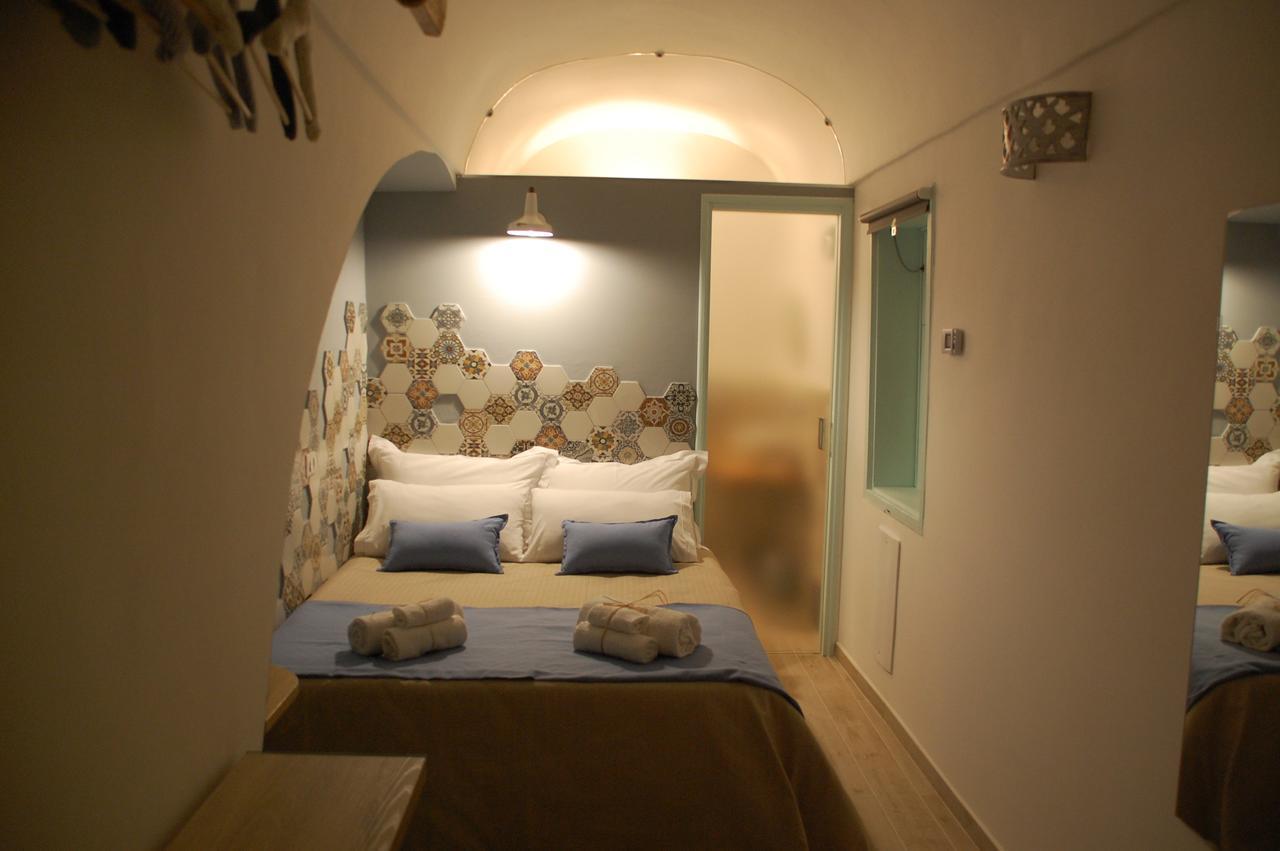 Palazzo Bianchi Domus Holidays Трани Стая снимка