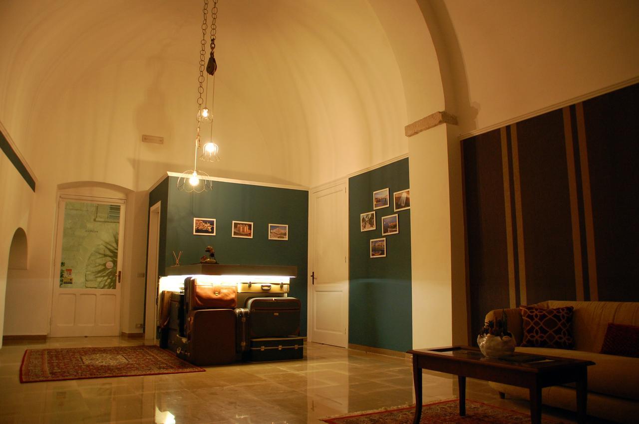 Palazzo Bianchi Domus Holidays Трани Екстериор снимка