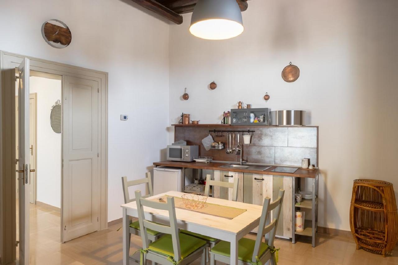Palazzo Bianchi Domus Holidays Трани Екстериор снимка