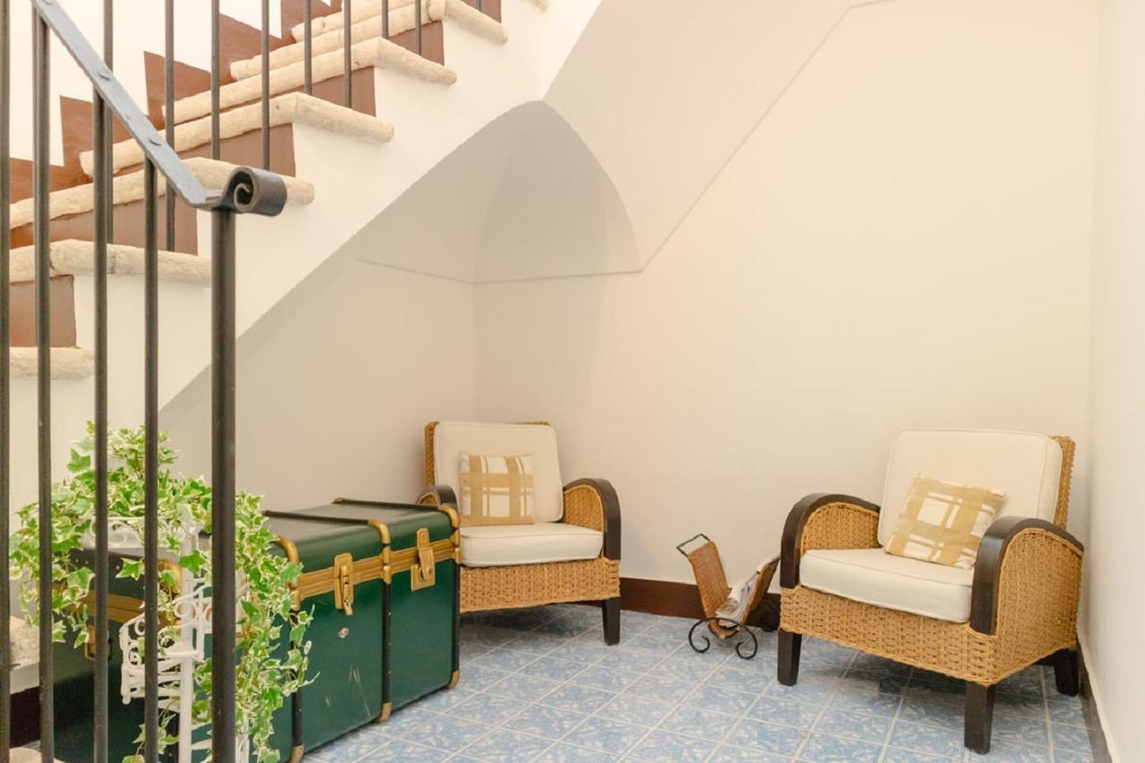 Palazzo Bianchi Domus Holidays Трани Стая снимка