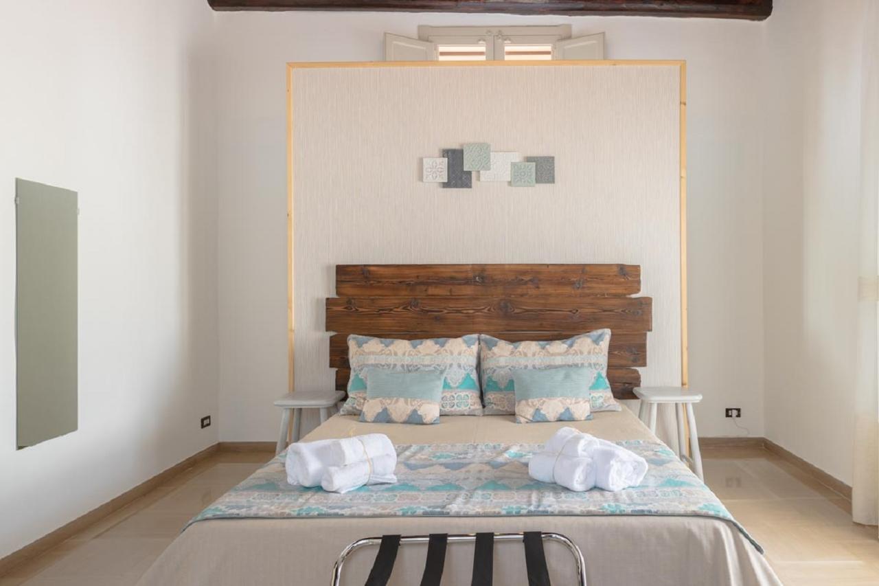 Palazzo Bianchi Domus Holidays Трани Екстериор снимка